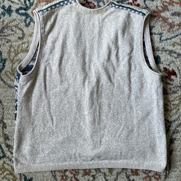 Landscape V-Neck Sweater Vest - Picture 2 of 7